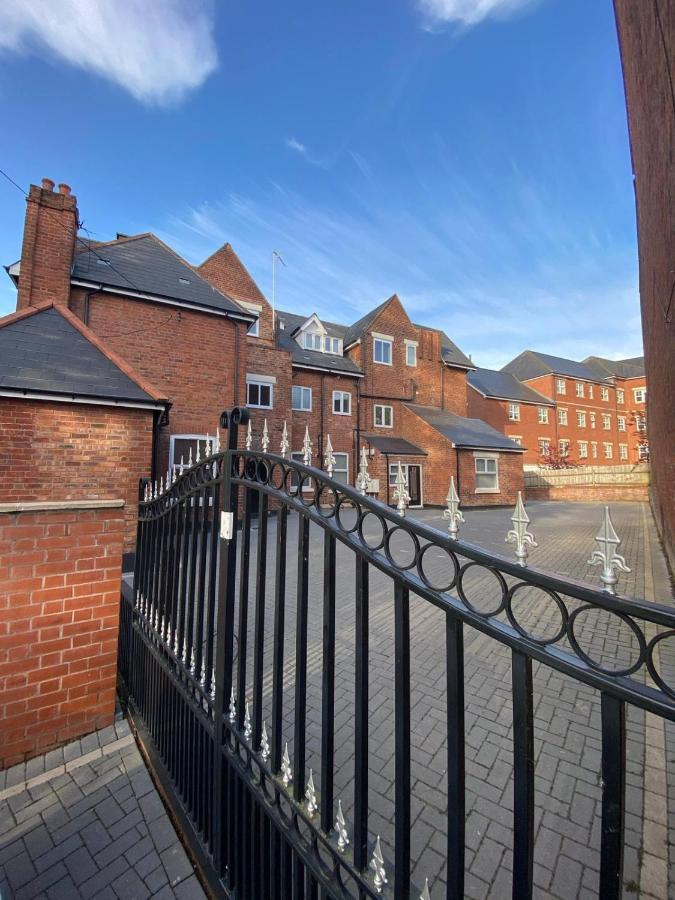 Ferienwohnung Penthouse Apt8 Wolverhampton Exterior foto
